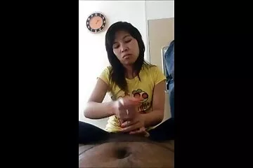 Một nữ tiếp sex hay xxx viên trẻ tham lam bú cặc đen của phi công đầu tiên, và tự cho mình là otzhuyu trong các tư thế khác nhau.