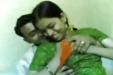 Shorty giả làm nhiếp ảnh gia của một công ty người mẫu và xxx chị dâu chịch một con đĩ khác.