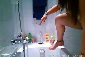 Cô gái tóc vàng ngu ngốc đã phá vỡ chiếc xe mà cô ấy đã trả giá bằng một chiếc anilingus đầy dep xxx đam mê.
