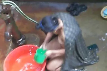 Địt với sinh viên trẻ trong phòng, gã thò tay vào xxxhay quần lót xoa bóp điểm G