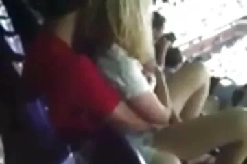 Sau khi quan hệ với một cô gái tóc vàng, anh xxxngoai tinh chàng đã bắn tinh trùng vào lưng và mông cô.