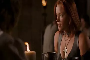 Cô gái tóc nâu mút me con xxx cặc người yêu trong công viên rừng địa phương.