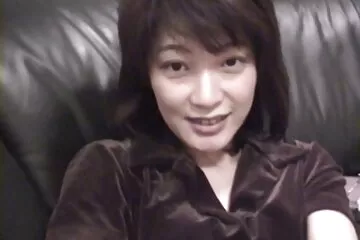 Tình dục nhẹ nhàng của xxx au một cặp vợ chồng trẻ đang yêu trôi chảy vào cuộc làm tình cuồng nhiệt.