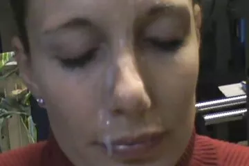 Con đĩ trưởng thành xxx video phim Angela White chơi trò chơi BDSM với người yêu.